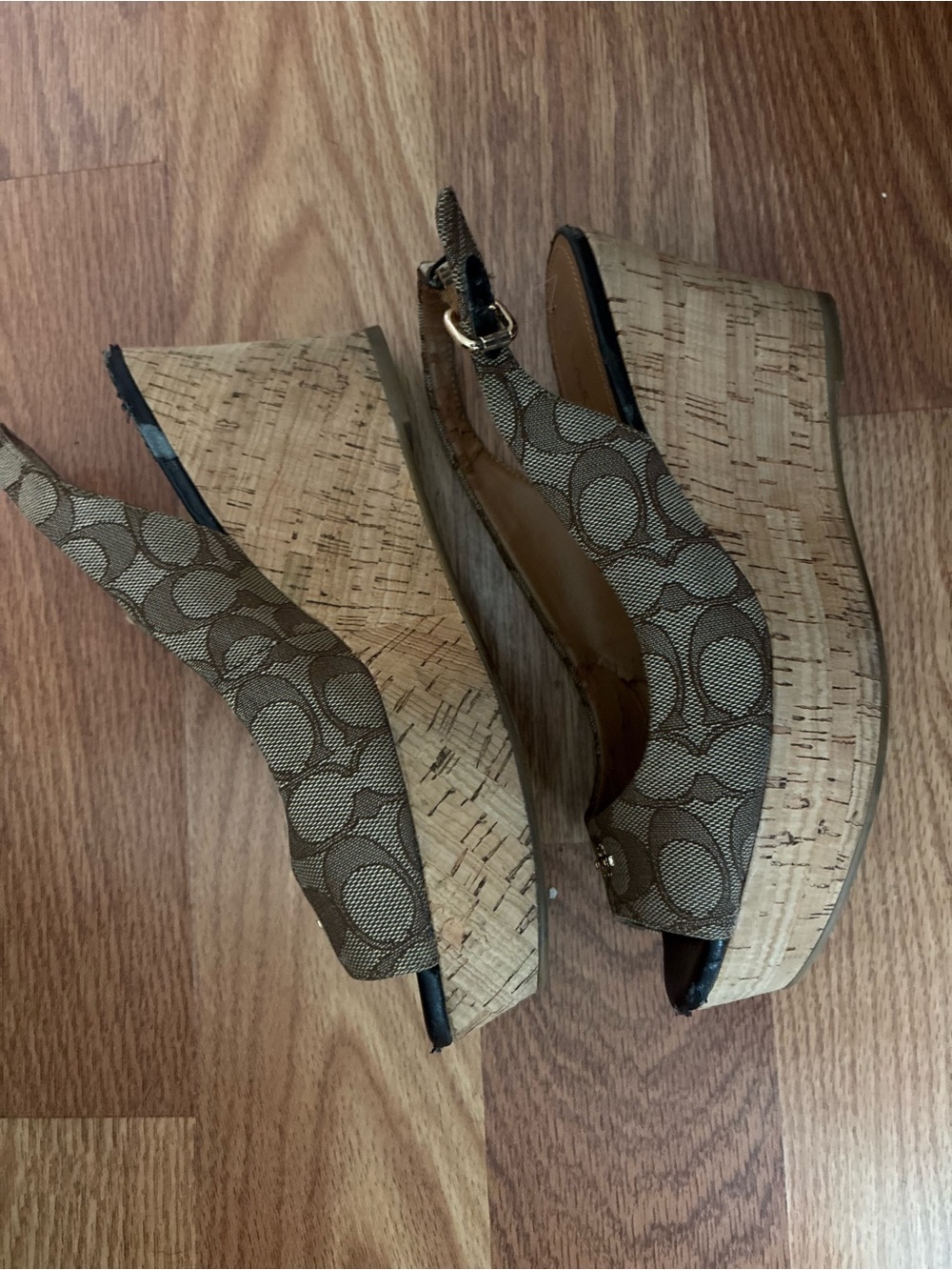 Coach Brown Signature wedges - Picture 2 of 3